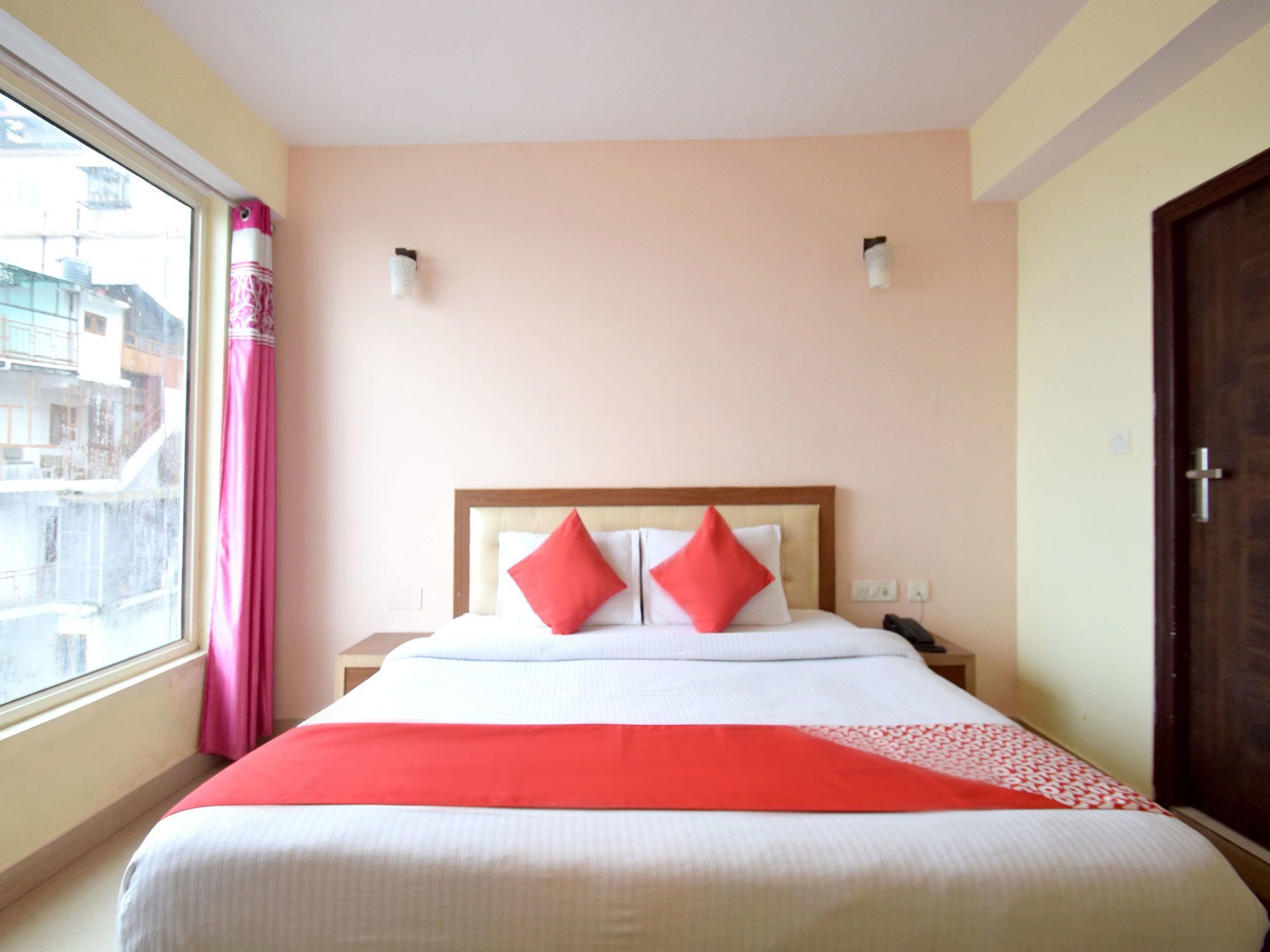 Oyo 8439 Hotel Howard Simlá Kültér fotó