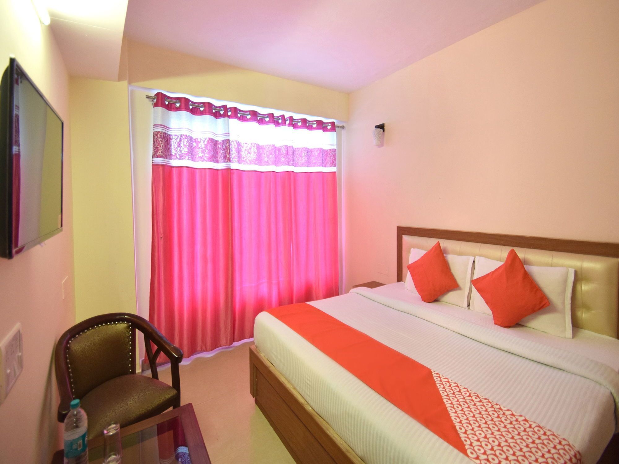 Oyo 8439 Hotel Howard Simlá Kültér fotó