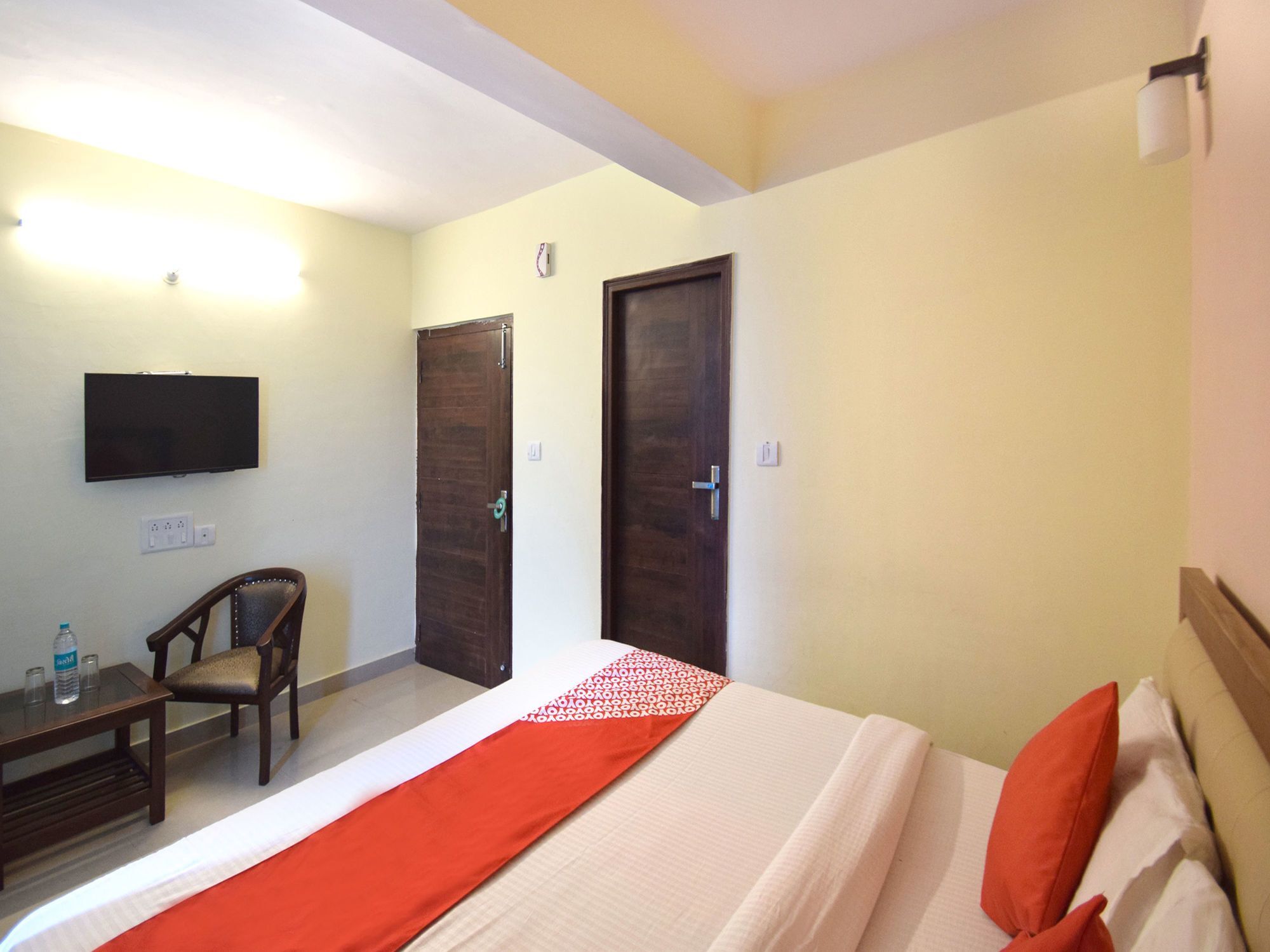 Oyo 8439 Hotel Howard Simlá Kültér fotó