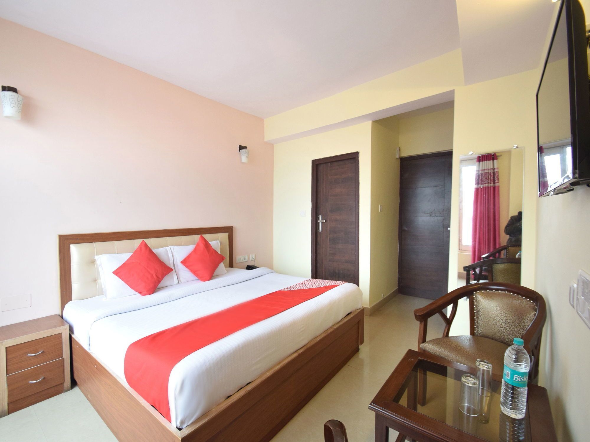 Oyo 8439 Hotel Howard Simlá Kültér fotó
